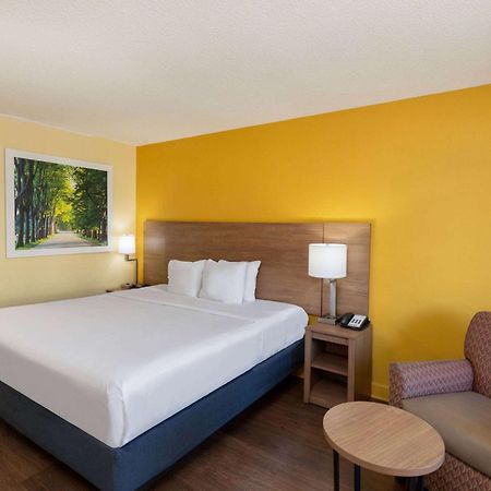 Days Inn By Wyndham Florence/I-95 North Экстерьер фото