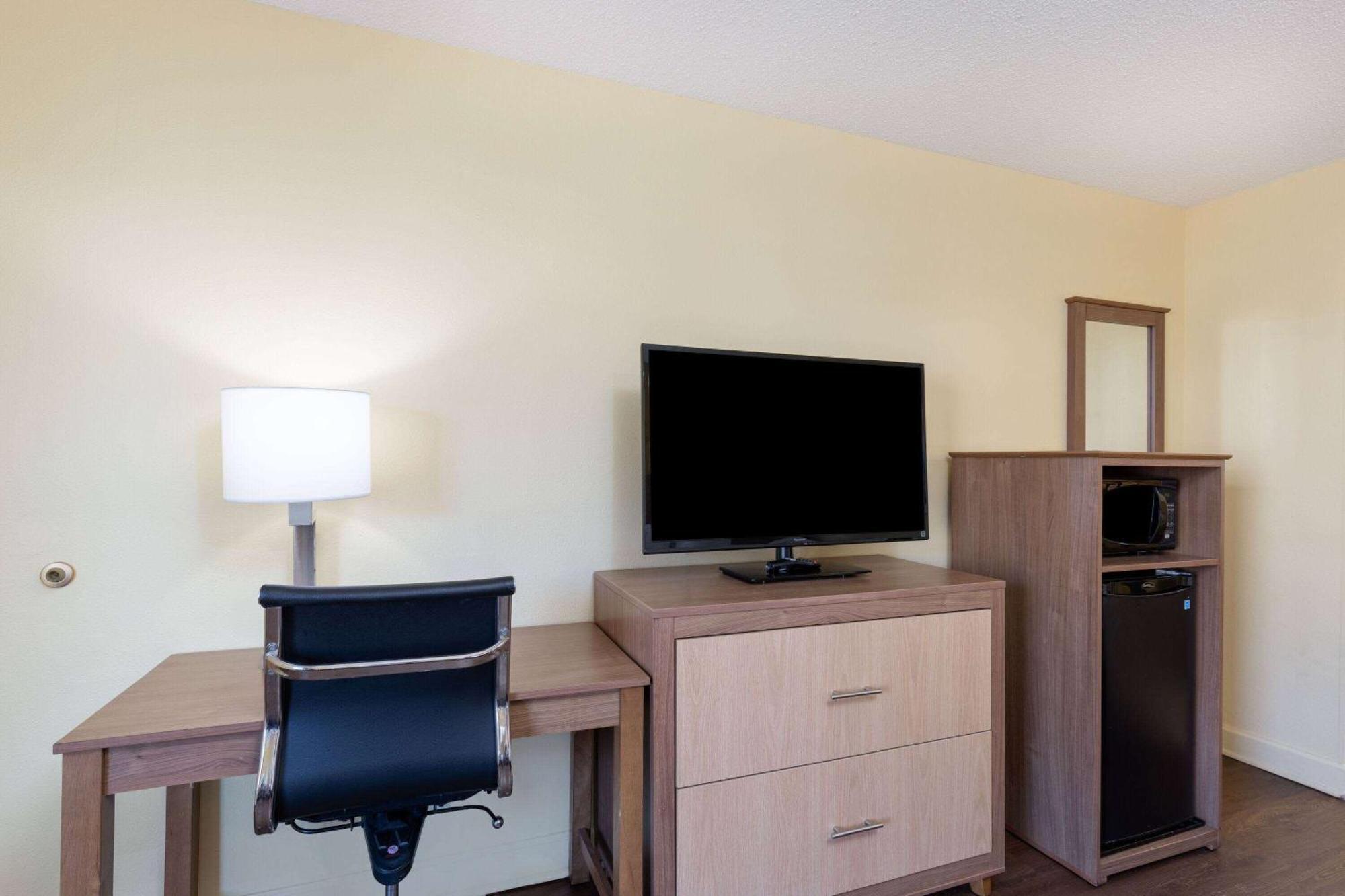 Days Inn By Wyndham Florence/I-95 North Экстерьер фото