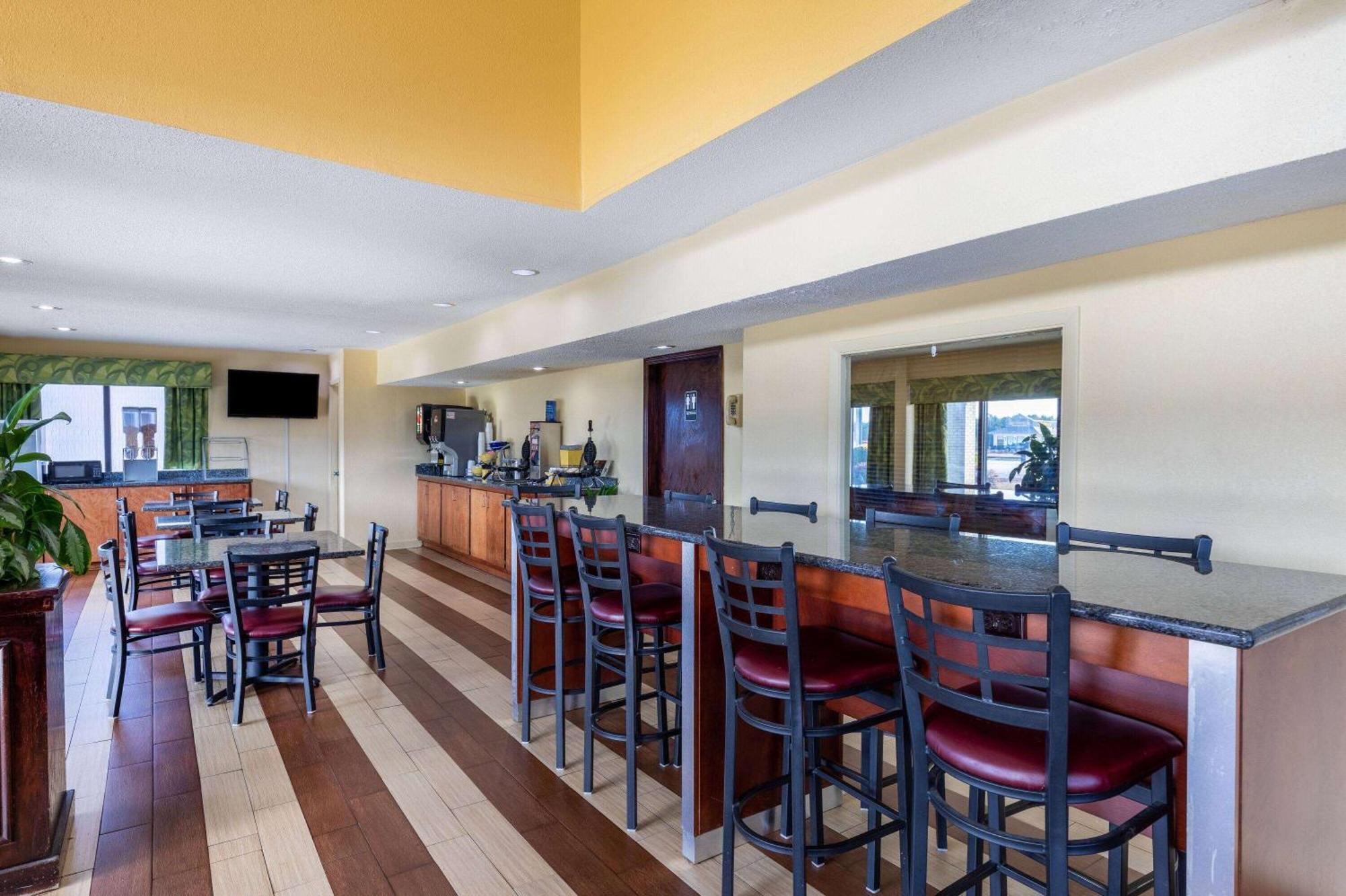 Days Inn By Wyndham Florence/I-95 North Экстерьер фото