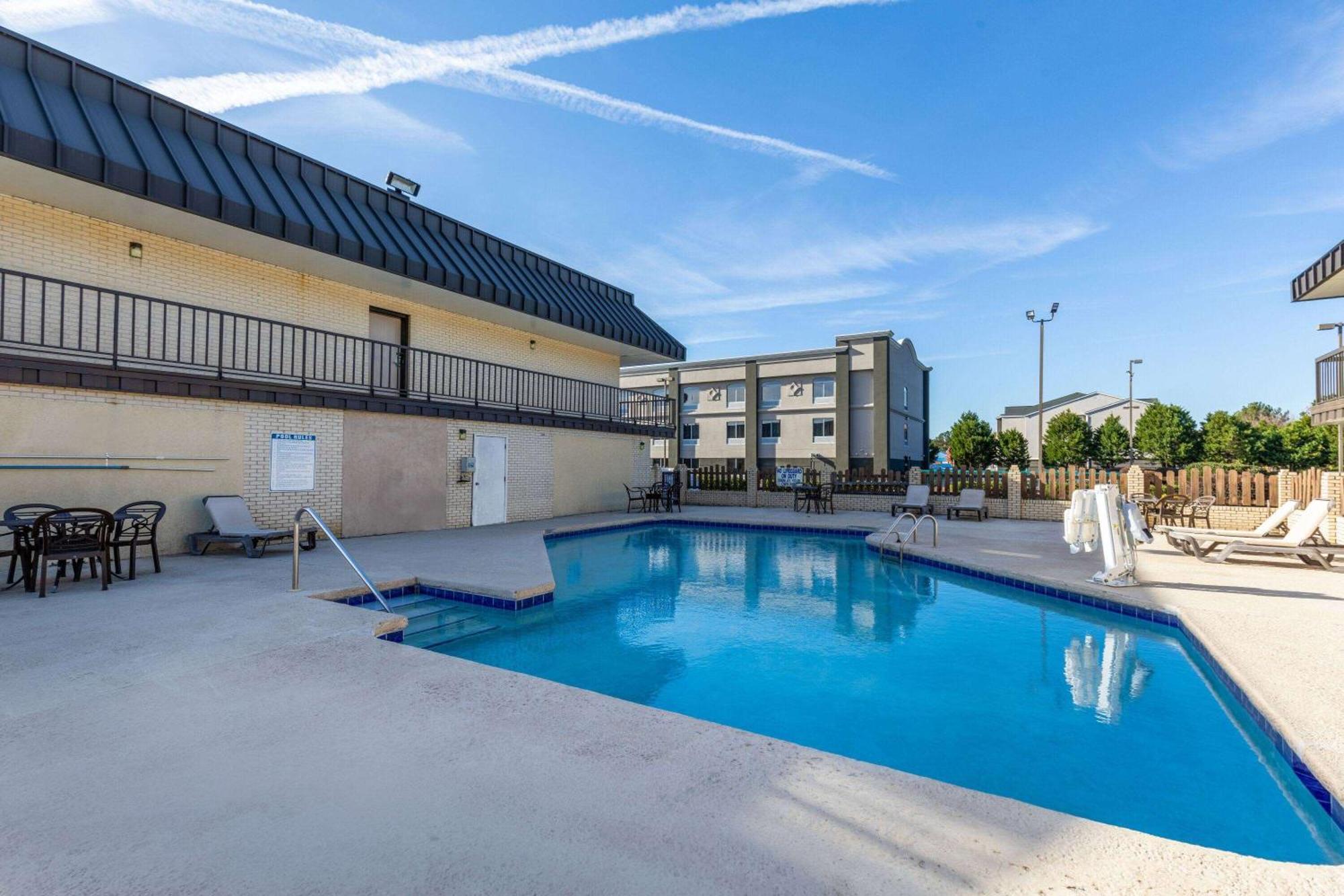 Days Inn By Wyndham Florence/I-95 North Экстерьер фото