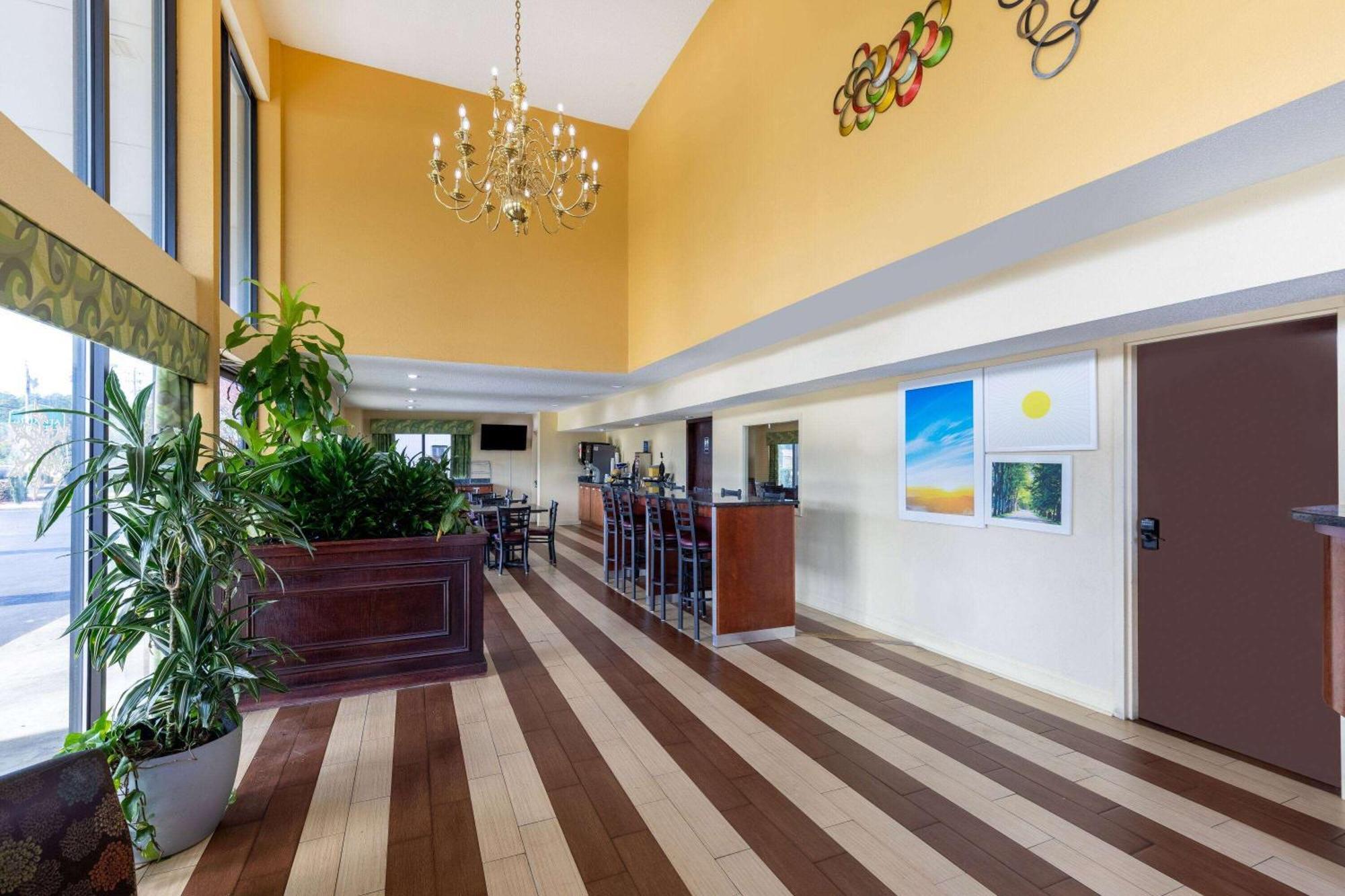 Days Inn By Wyndham Florence/I-95 North Экстерьер фото
