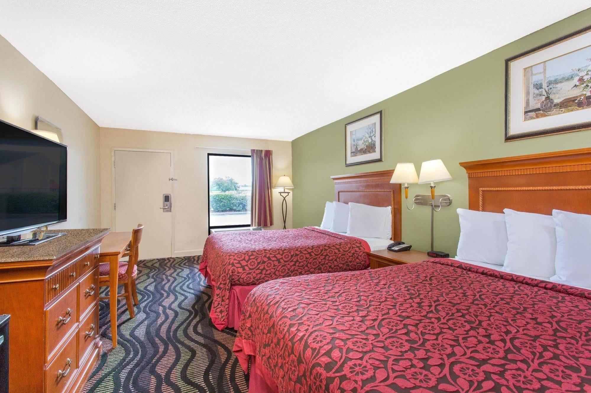 Days Inn By Wyndham Florence/I-95 North Экстерьер фото